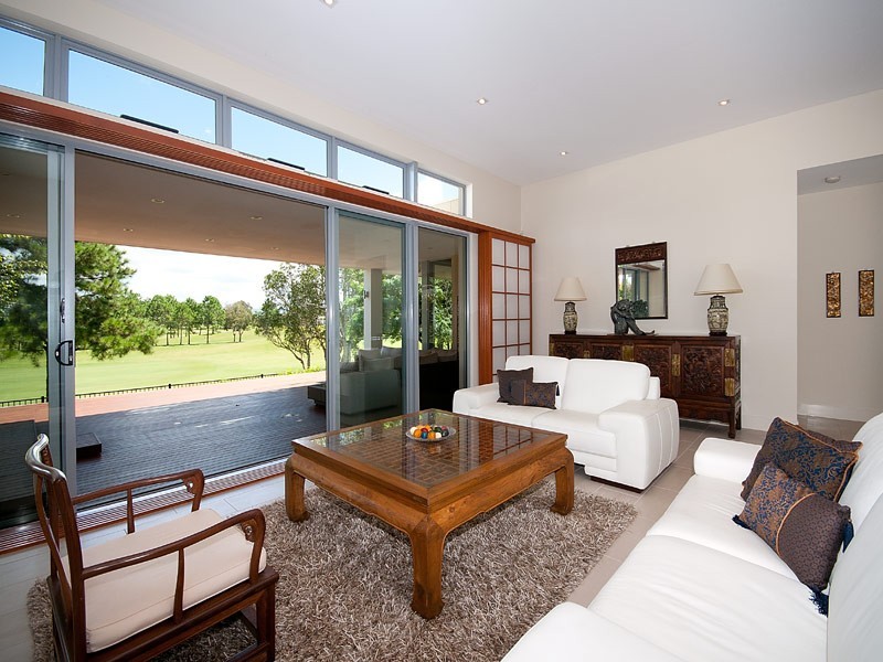 1041 Lakeview Terrace, Benowa QLD 4217