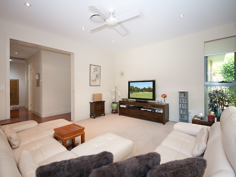 1041 Lakeview Terrace, Benowa QLD 4217