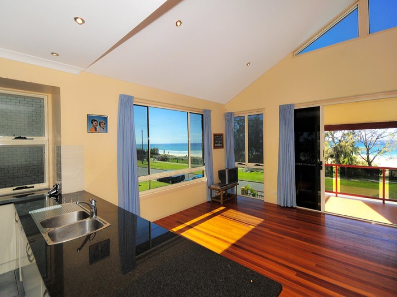 216 Pacific Parade, Bilinga QLD 4225