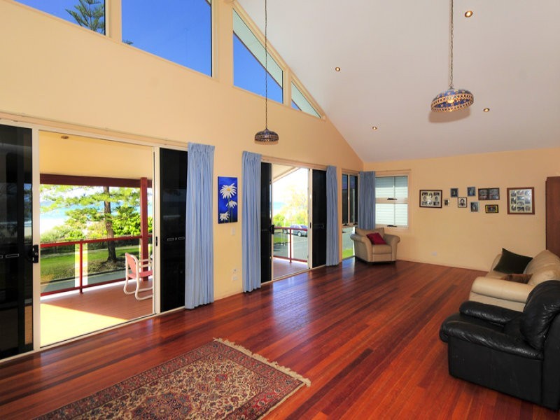 216 Pacific Parade, Bilinga QLD 4225