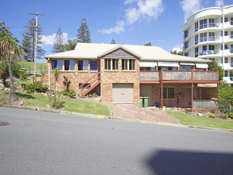 17 Petrie Street, Rainbow Bay QLD 4225