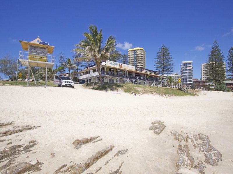 17 Petrie Street, Rainbow Bay QLD 4225