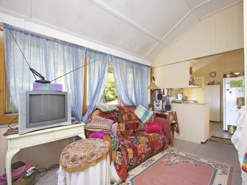 17 Petrie Street, Rainbow Bay QLD 4225
