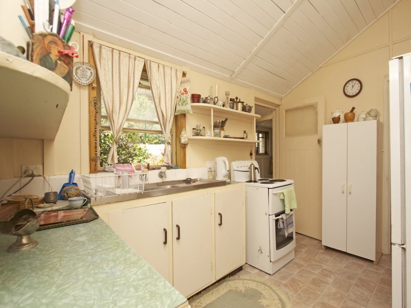 17 Petrie Street, Rainbow Bay QLD 4225