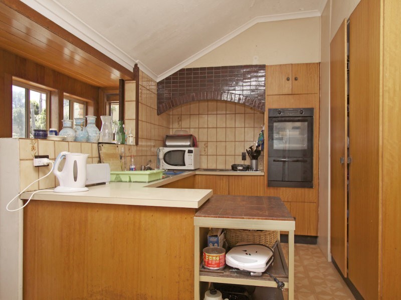 17 Petrie Street, Rainbow Bay QLD 4225