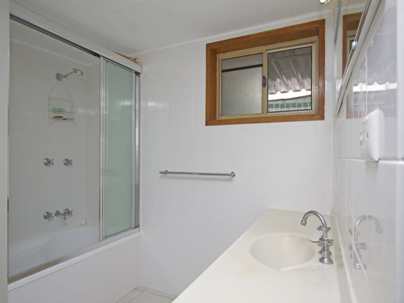 17 Petrie Street, Rainbow Bay QLD 4225