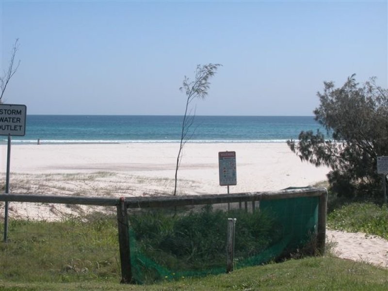 2/4 Johnston Street, Bilinga QLD 4225