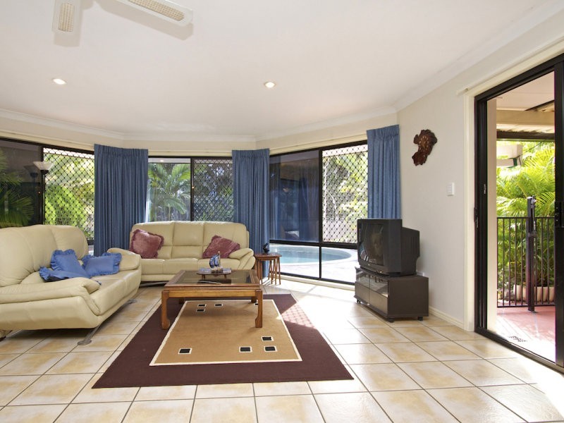 15 Foxhill Place, Banora Point NSW 2486