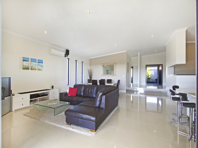 16 Daintree Close, Banora Point NSW 2486