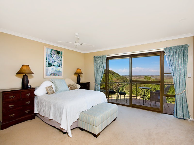 8 The Parapet, Banora Point NSW 2486