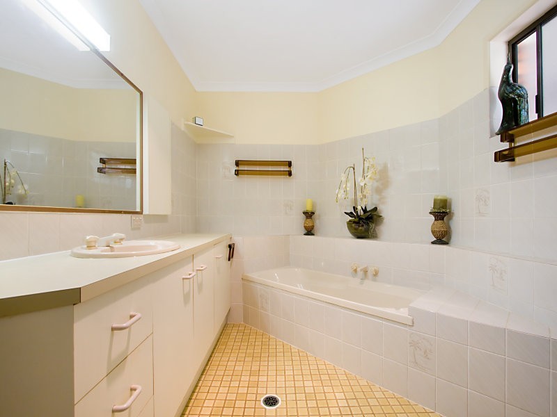 8 The Parapet, Banora Point NSW 2486