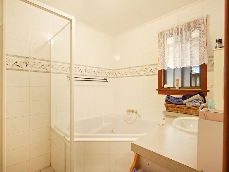 27 Glen Ayr Drive, Banora Point NSW 2486