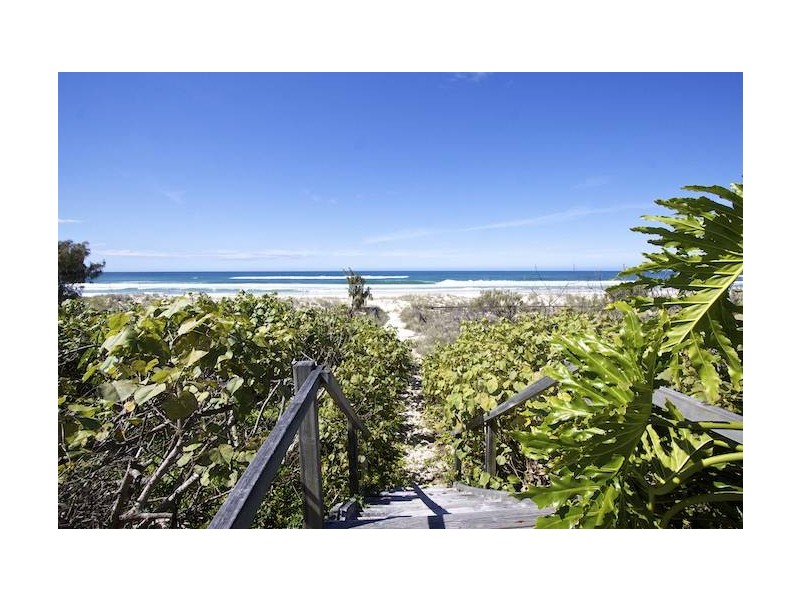 289A Golden Four Drive, Bilinga QLD 4225