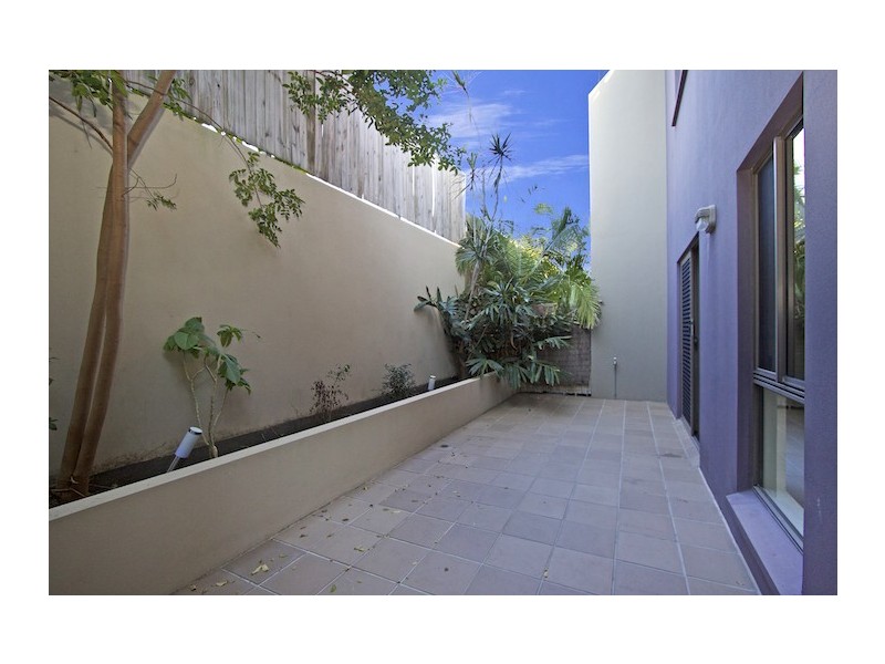 3/77 McLean Street, Coolangatta QLD 4225