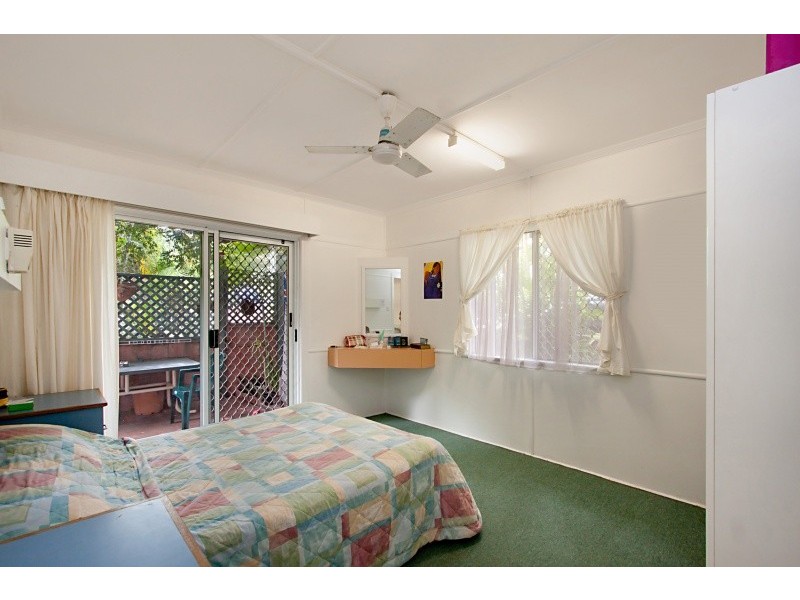 239 Boundary Street, Rainbow Bay QLD 4225