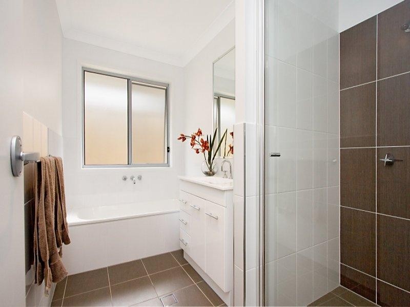 82 Botanical Circuit, Banora Point NSW 2486
