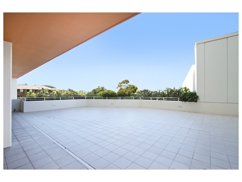 102/2 Creek Street ‘Kirra Surf’, Kirra QLD 4225