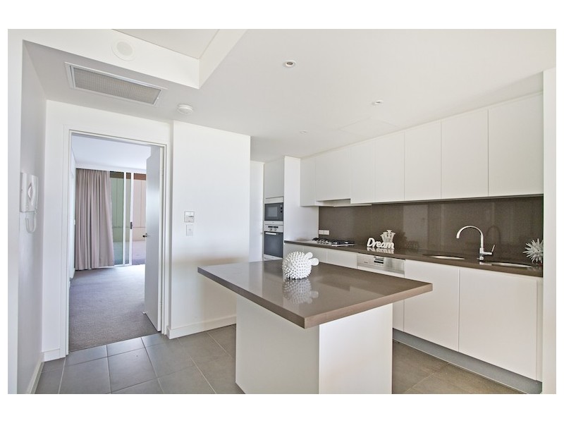 102/2 Creek Street ‘Kirra Surf’, Kirra QLD 4225