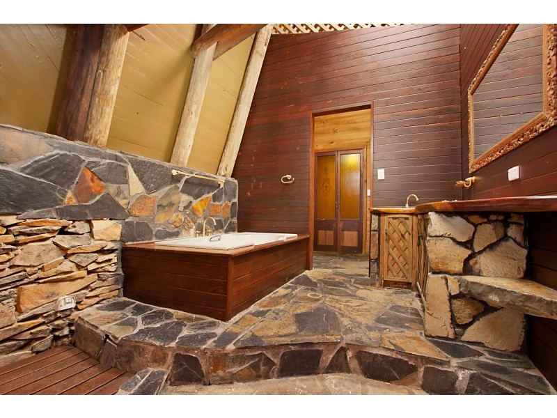 104 Broadwater Esplanade, Bilambil Heights NSW 2486