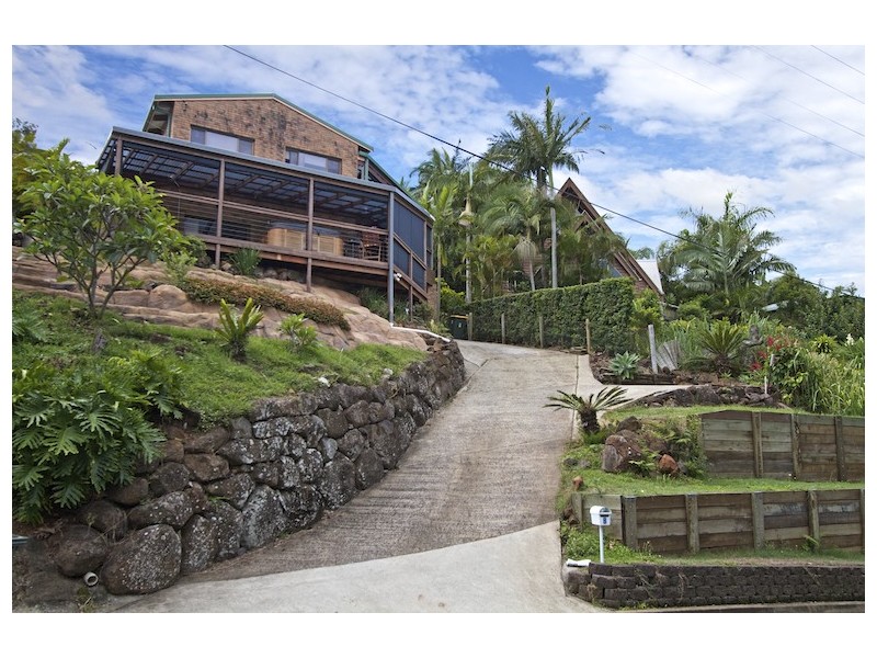 8 Broadwater Esplanade, Bilambil Heights NSW 2486