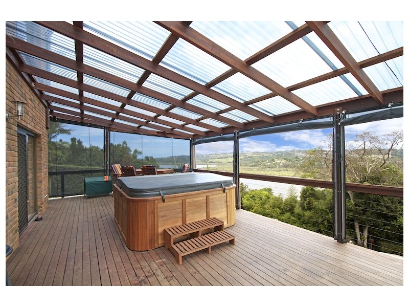 8 Broadwater Esplanade, Bilambil Heights NSW 2486