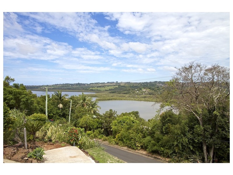 8 Broadwater Esplanade, Bilambil Heights NSW 2486