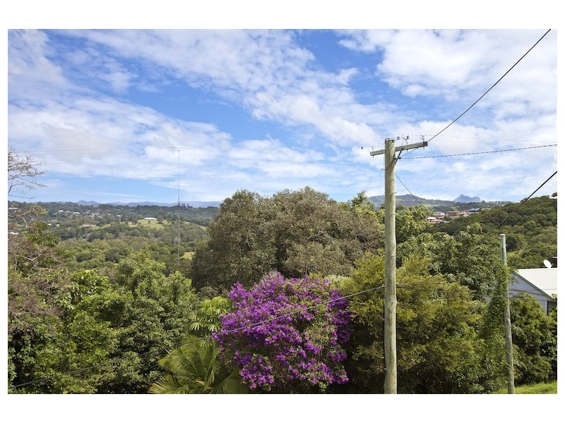 8 Broadwater Esplanade, Bilambil Heights NSW 2486