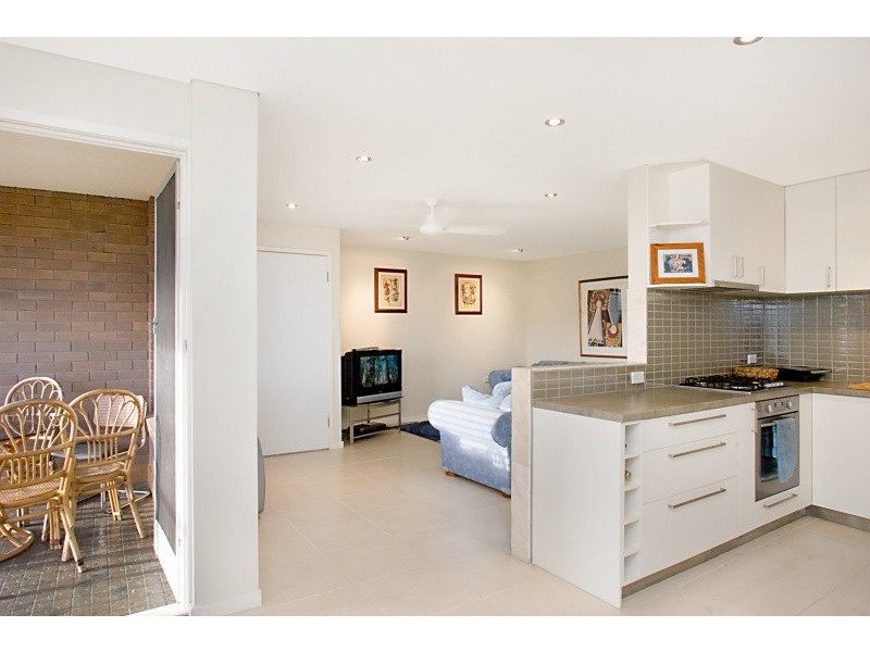 2/23 Tweed Street, Coolangatta QLD 4225