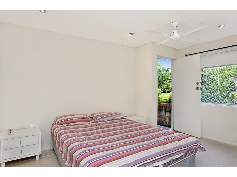 2/23 Tweed Street, Coolangatta QLD 4225