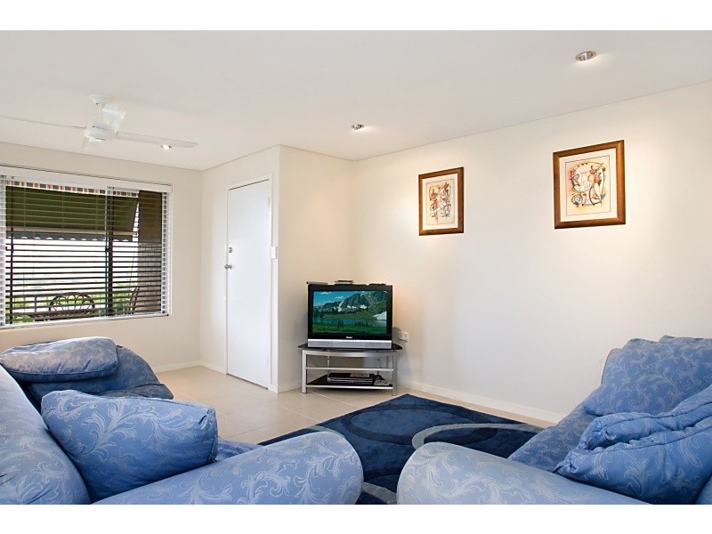 2/23 Tweed Street, Coolangatta QLD 4225