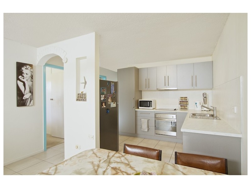 1/13 Coolangatta Road – 48 Winston St ‘Lowin Lodge’, Kirra QLD 4225