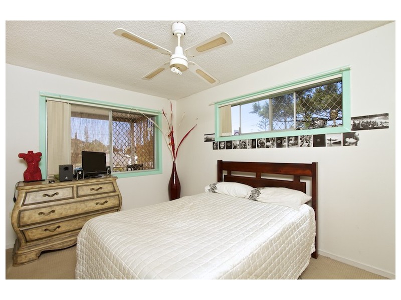 1/13 Coolangatta Road – 48 Winston St ‘Lowin Lodge’, Kirra QLD 4225