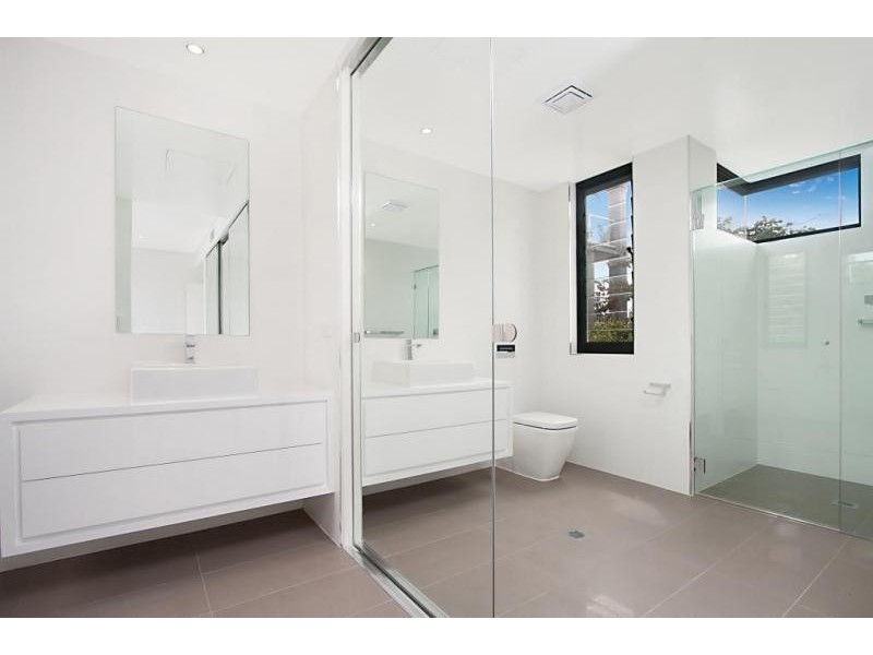 1/3 Boundary Street, Rainbow Bay QLD 4225