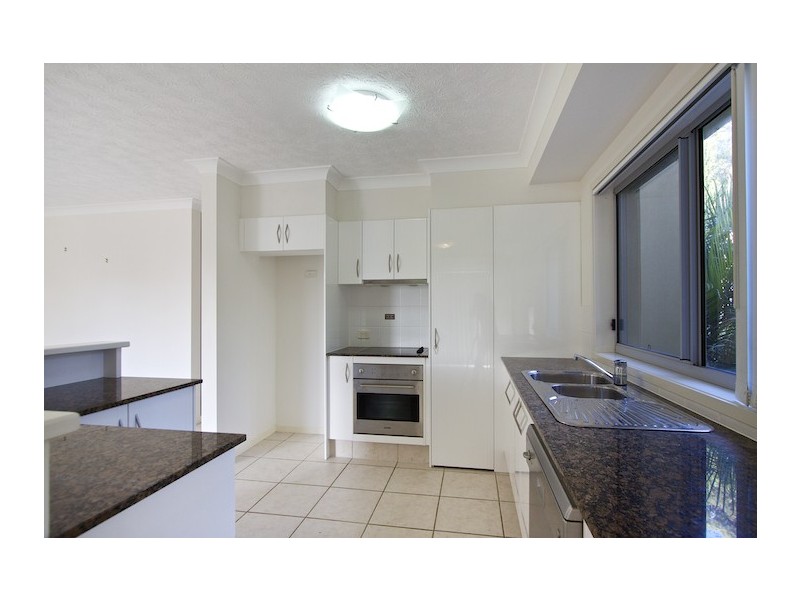 7/50 Miles Street, Coolangatta QLD 4225