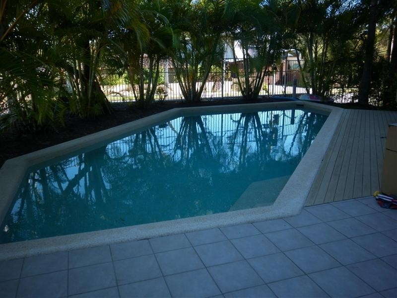 7/50 Miles Street, Coolangatta QLD 4225
