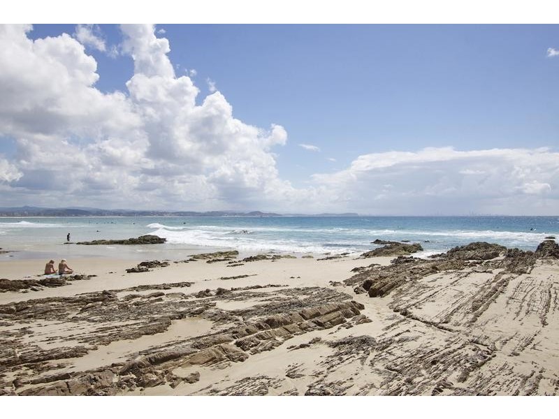 2/37 Cnr Petrie and Eden Avenue, Rainbow Bay QLD 4225