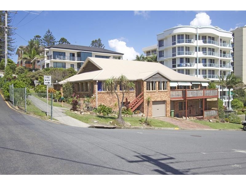 2/37 Cnr Petrie and Eden Avenue, Rainbow Bay QLD 4225