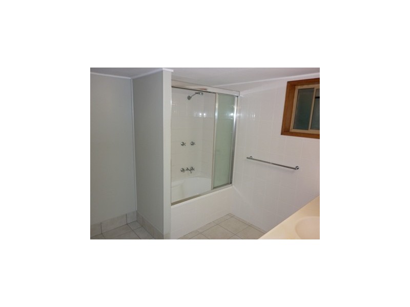 2/37 Cnr Petrie and Eden Avenue, Rainbow Bay QLD 4225