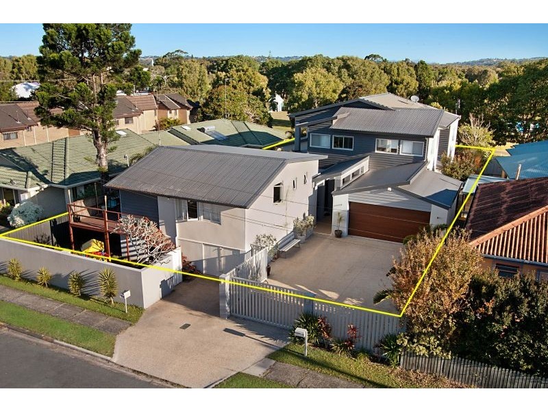 4 Bolton Street, Kirra QLD 4225