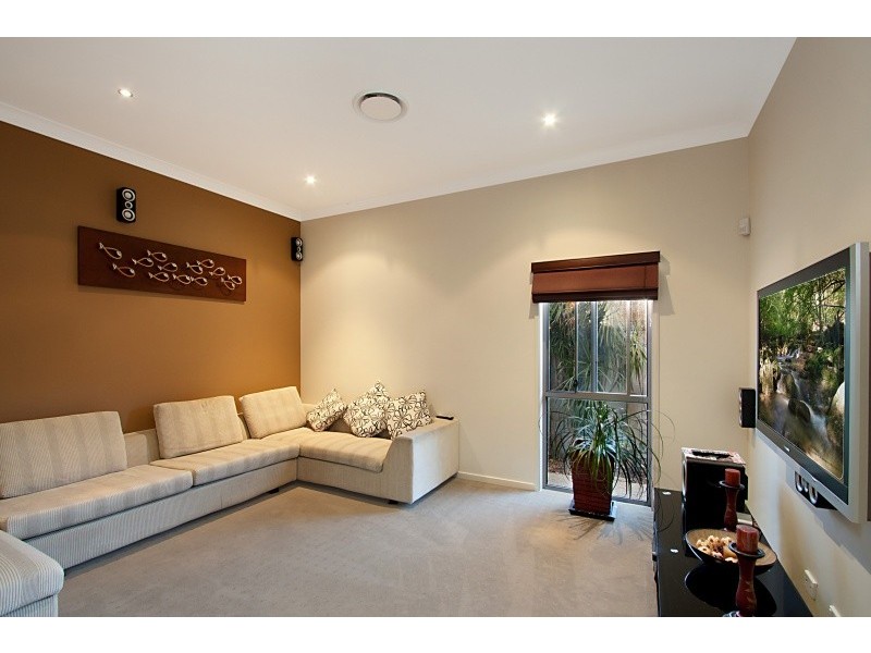 4 Bolton Street, Kirra QLD 4225