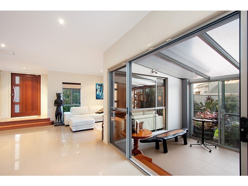 4 Bolton Street, Kirra QLD 4225