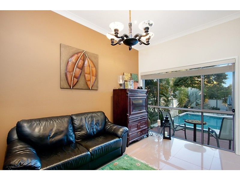 4 Bolton Street, Kirra QLD 4225