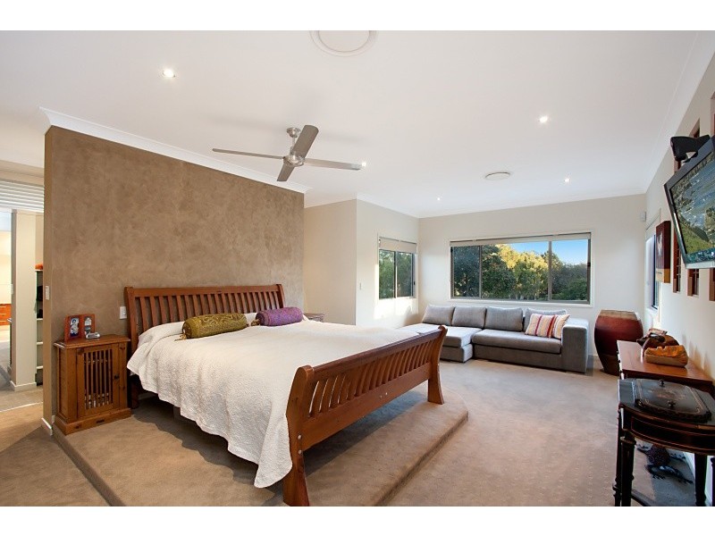 4 Bolton Street, Kirra QLD 4225