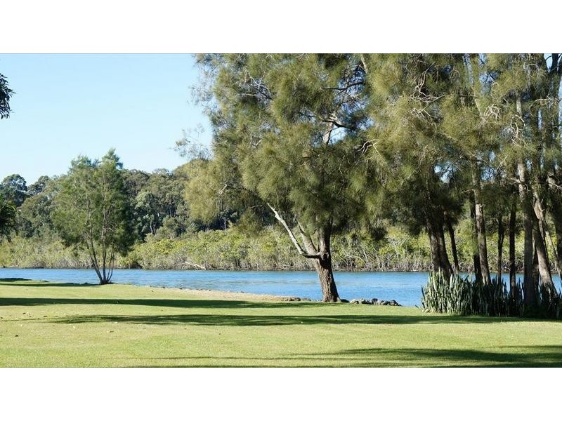 2/137` Sunset Blvd, Tweed Heads West NSW 2485