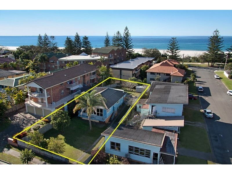 129 Golden Four Drive, Bilinga QLD 4225