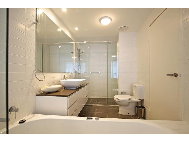 2 Creek Street, Kirra QLD 4225