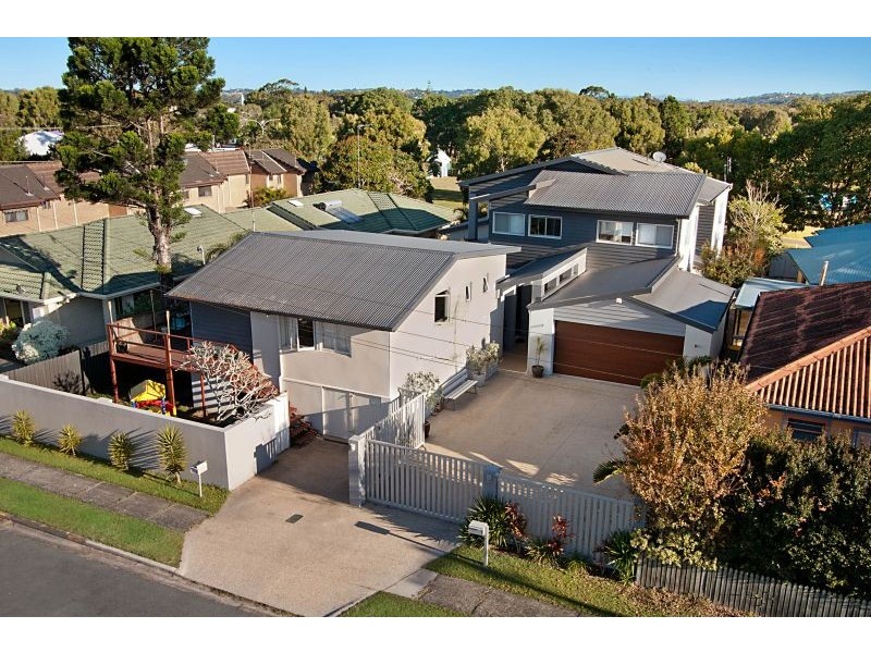 2/4 Bolton Street, Kirra QLD 4225