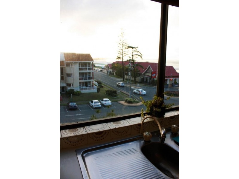 8/22 Marine Parade, Kirra QLD 4225