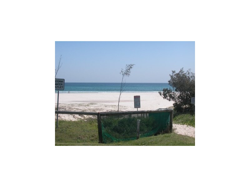 4/4 Johnson Street, Kirra QLD 4225