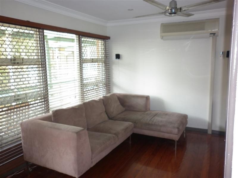 4/4 Johnson Street, Kirra QLD 4225